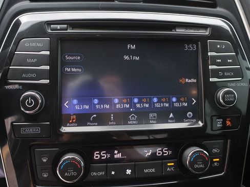 Used 2017 Nissan Maxima Platinum FWD image 31