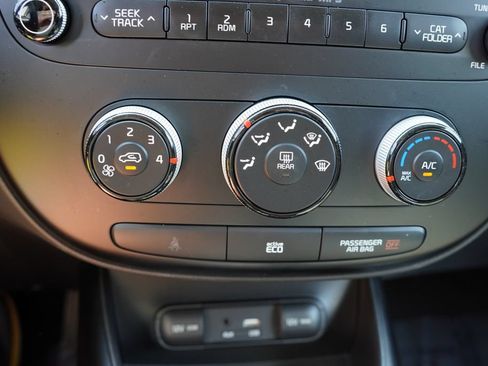 Used 2015 Kia Soul + FWD image 24