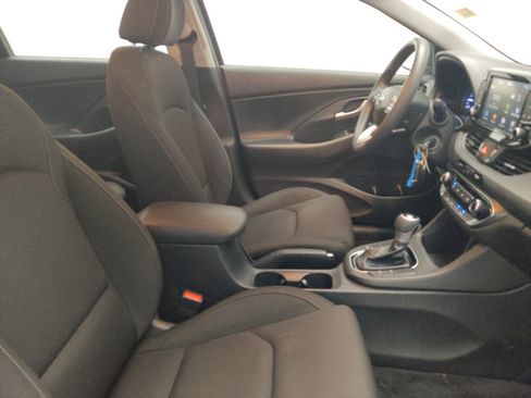 Used 2019 Hyundai Elantra GT FWD image 21