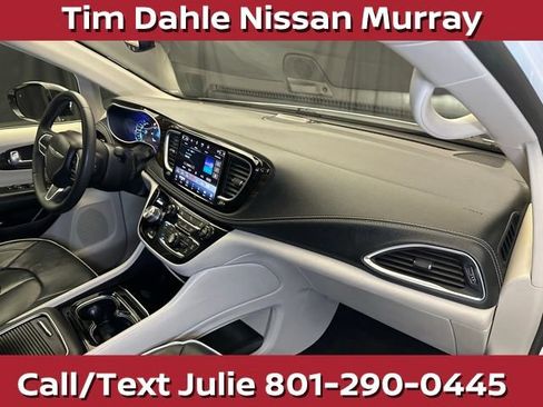 Used 2023 Chrysler Pacifica Limited FWD image 17