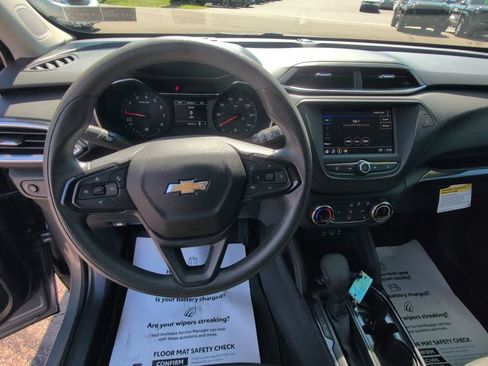 Used 2023 Chevrolet TrailBlazer LT FWD image 26