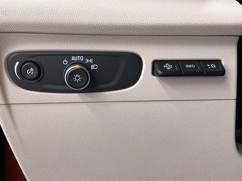 Used 2023 Buick Envision Avenir image 37