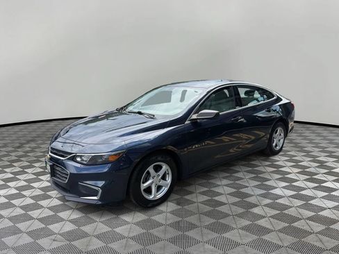 Used 2018 Chevrolet Malibu LS FWD image 2
