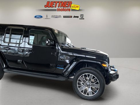 Used 2022 Jeep Wrangler Unlimited Sahara AWD/4WD image 7