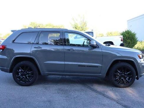 Used 2020 Jeep Grand Cherokee Altitude AWD/4WD image 5