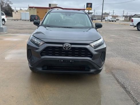 Used 2021 Toyota RAV4 LE image 3