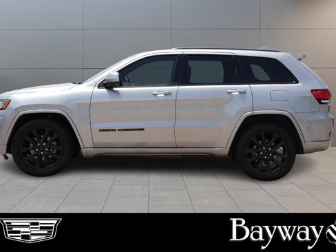Used 2019 Jeep Grand Cherokee Altitude RWD image 5