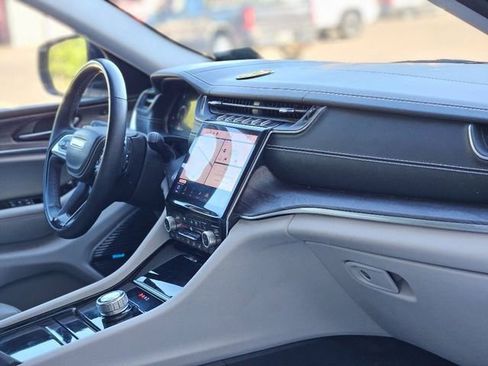 Used 2022 Jeep Grand Cherokee L Overland w/ Advanced Protech Group III image 13