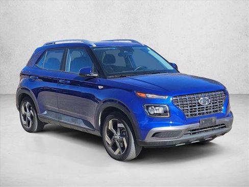 Used 2023 Hyundai Venue SEL w/ Cargo Package image 3
