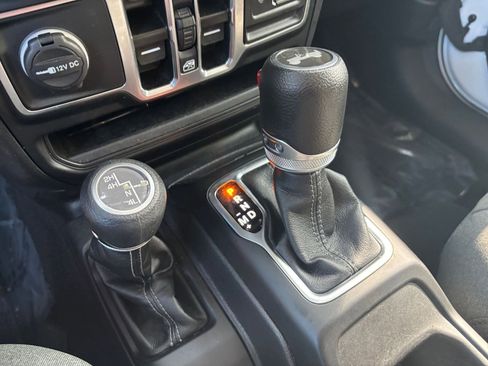 Used 2025 Jeep Wrangler Unlimited Sahara AWD/4WD image 42