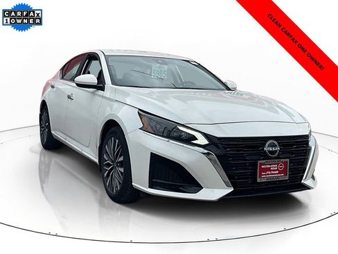Used 2023 Nissan Altima 2.5 SV image 1