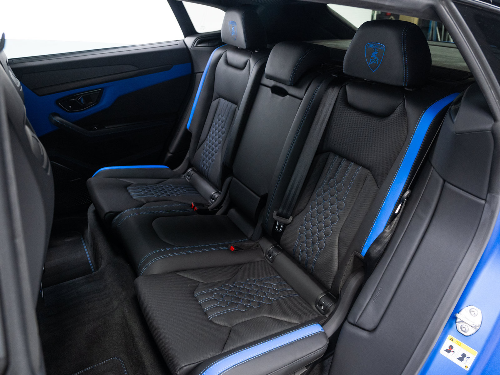 Used 2025 Lamborghini Urus SE AWD/4WD image 55