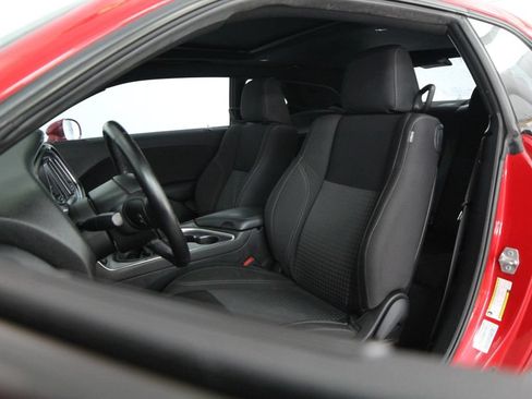 Used 2016 Dodge Challenger R/T w/ Driver Convenience Group RWD image 40