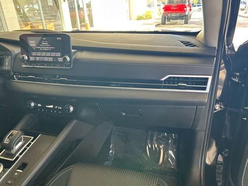 Used 2023 Mitsubishi Outlander ES image 21