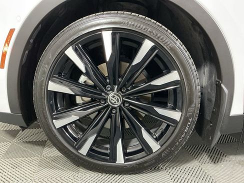 Used 2023 Toyota Crown Platinum image 10