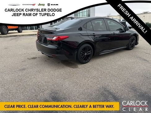 Used 2025 Toyota Camry SE image 4