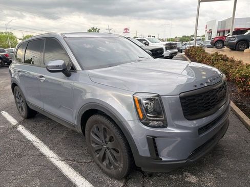 Used 2022 Kia Telluride S FWD image 2