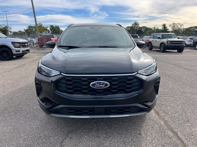 Certified 2024 Ford Escape ST-Line w/ Tech Pack #1 AWD/4WD image 2