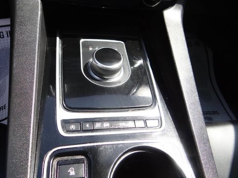 Used 2017 Jaguar F-PACE Premium image 21