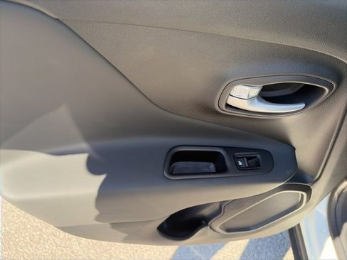 Used 2023 Jeep Renegade Altitude w/ Sun/Sound Group image 12