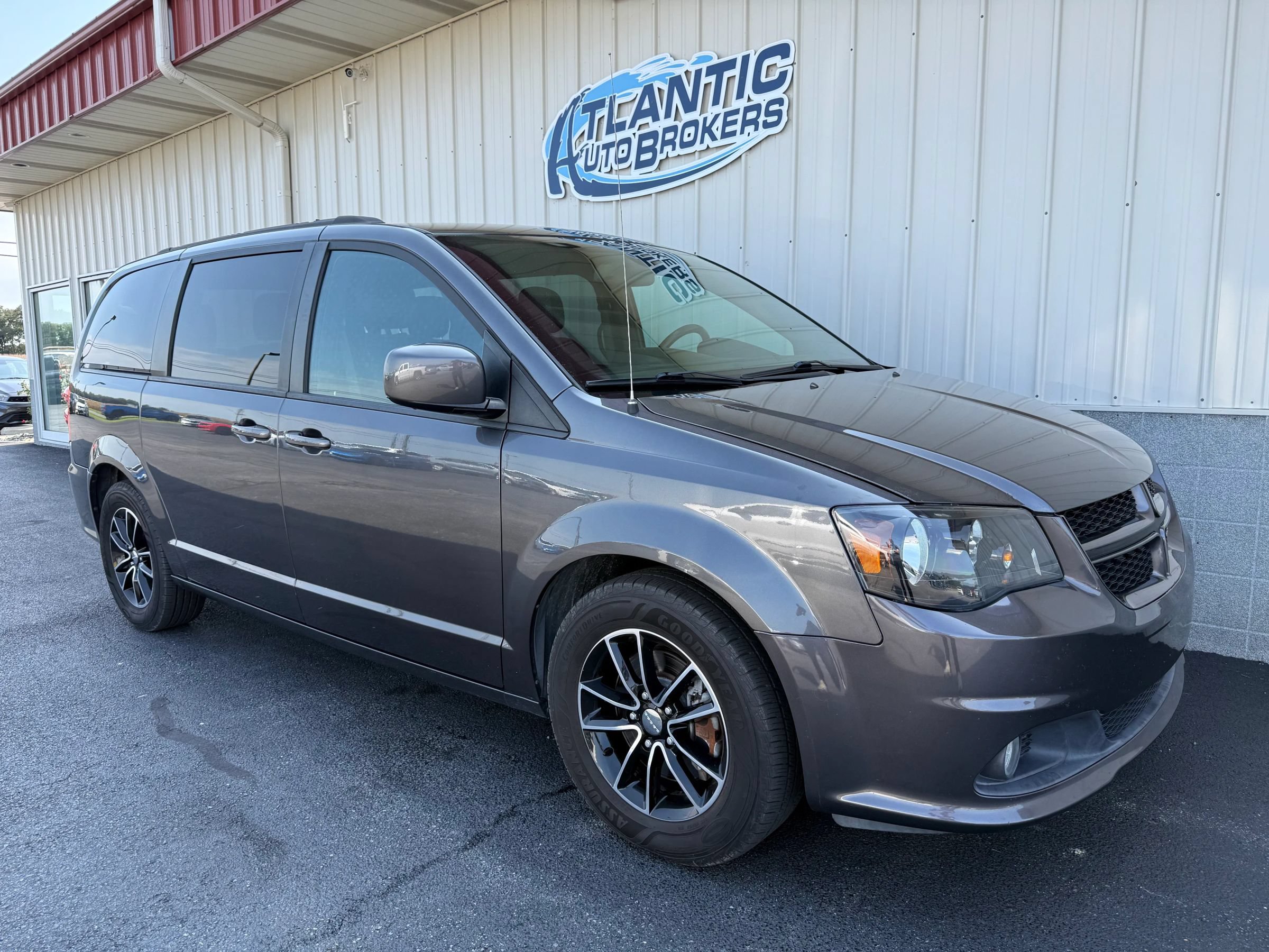 Used 2019 Dodge Grand Caravan GT FWD image 4