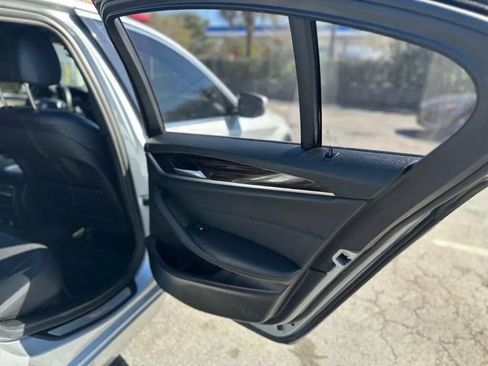 Used 2018 BMW 530i w/ Premium Package image 9