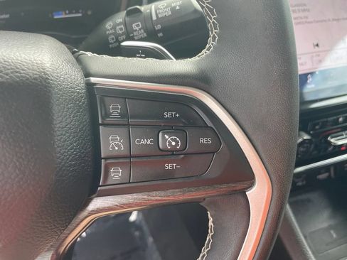 Used 2022 Jeep Grand Cherokee Limited 4xe w/ Luxury Tech Group II AWD/4WD image 33