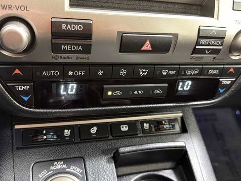 Used 2014 Lexus ES 350 w/ Luxury Package FWD image 21
