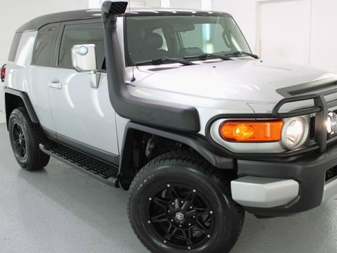 Used 2008 Toyota FJ Cruiser 2WD image 14
