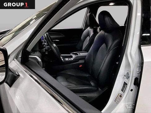 Certified 2025 Toyota Grand Highlander AWD image 8