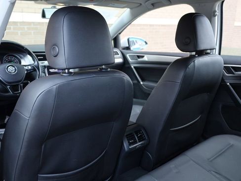 Used 2015 Volkswagen Golf TDI S image 17