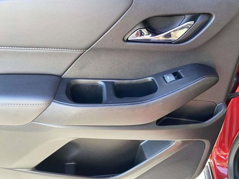 Used 2023 Chevrolet Traverse LT image 13