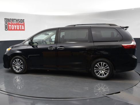 Used 2020 Toyota Sienna XLE image 2
