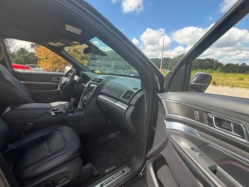 Used 2019 Ford Explorer Sport w/ Equipment Group 401A AWD/4WD image 33