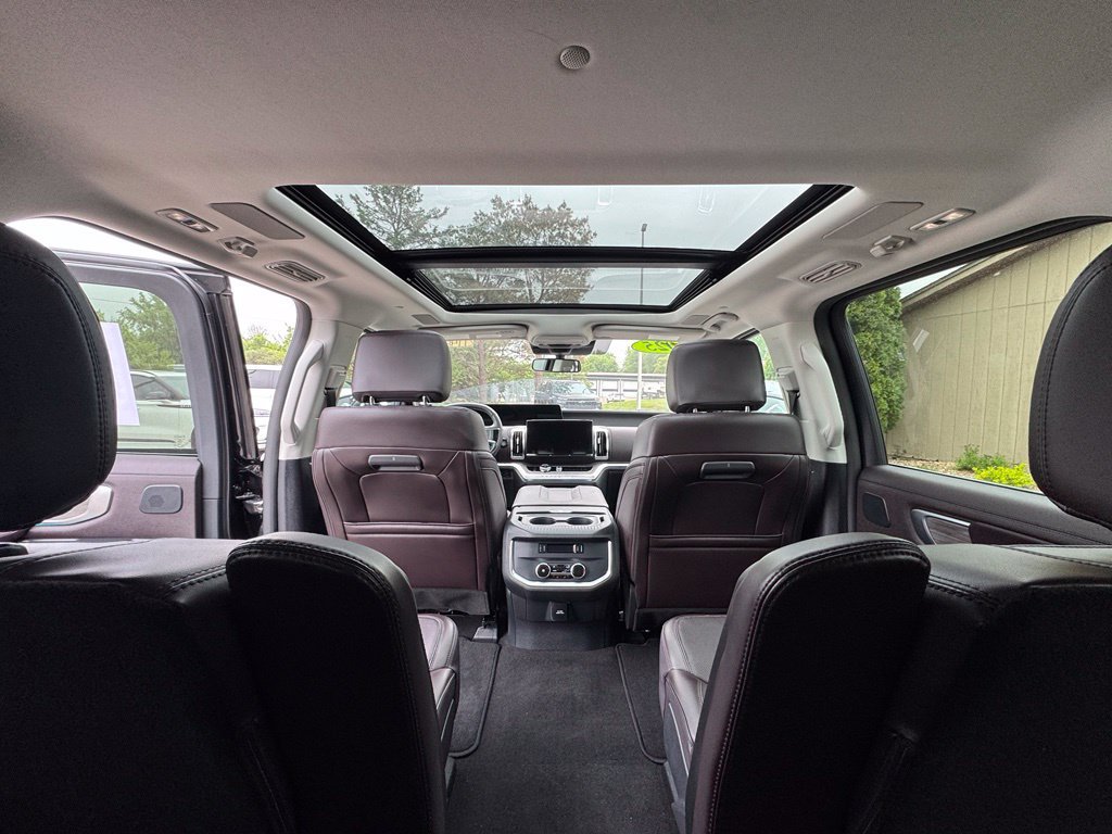 Used 2025 Ford Expedition Platinum w/ Platinum Ultimate Package AWD/4WD image 35