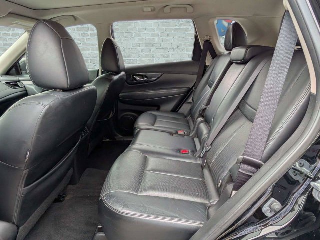 Used 2017 Nissan Rogue SL w/ SL Premium Package FWD image 14