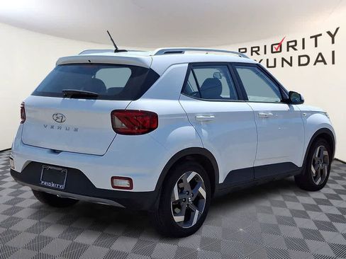 Used 2025 Hyundai Venue SEL image 4