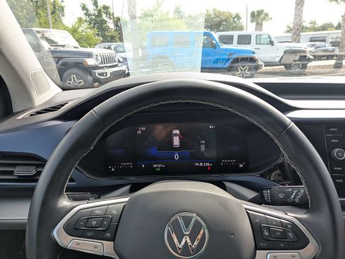 Used 2024 Volkswagen Taos SE FWD image 30