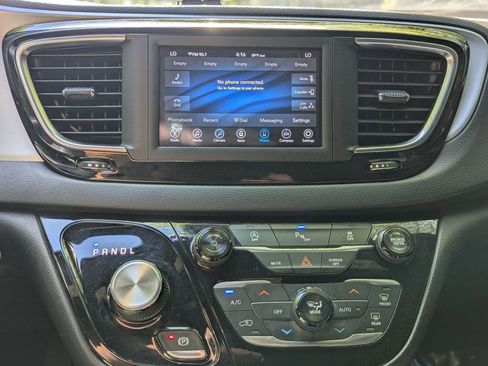 Used 2018 Chrysler Pacifica Touring Plus w/ S Appearance Package FWD image 21