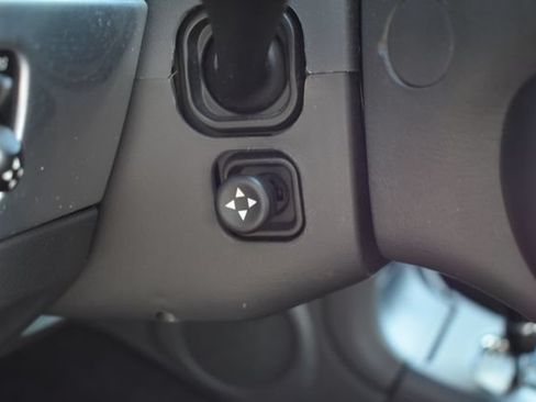 Used 2002 Ford Thunderbird RWD image 5