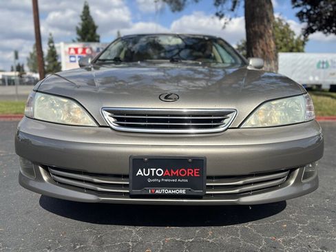 Used 2000 Lexus ES 330 FWD image 3