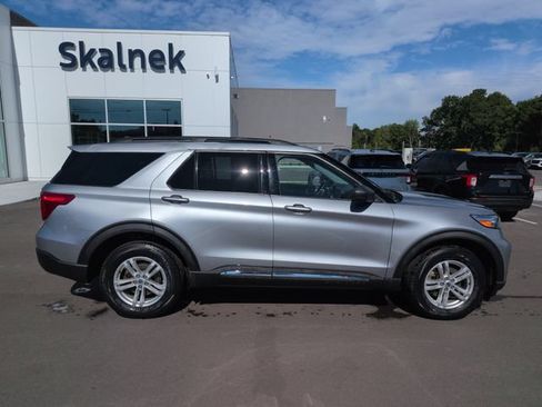 Certified 2023 Ford Explorer XLT w/ Equipment Group 202A AWD/4WD image 8