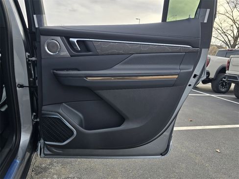 New 2026 Buick Enclave Avenir w/ Super Cruise Package image 33