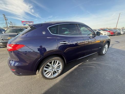 Used 2019 Maserati Levante GranLusso image 3