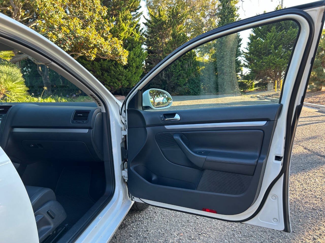 Used 2010 Volkswagen Jetta Limited Edition FWD image 29