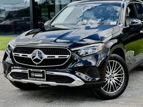 Used 2025 Mercedes-Benz GLC 300 image 3