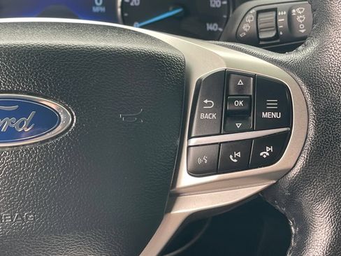Used 2022 Ford Explorer XLT w/ Equipment Group 202A AWD/4WD image 18