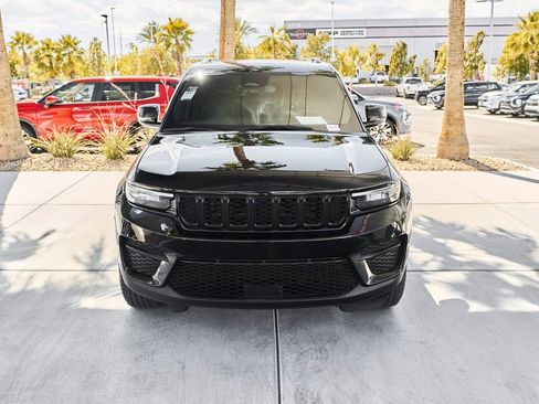 Used 2024 Jeep Grand Cherokee Altitude RWD image 7