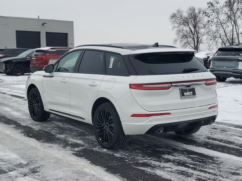 New 2026 Lincoln Corsair Premiere image 3