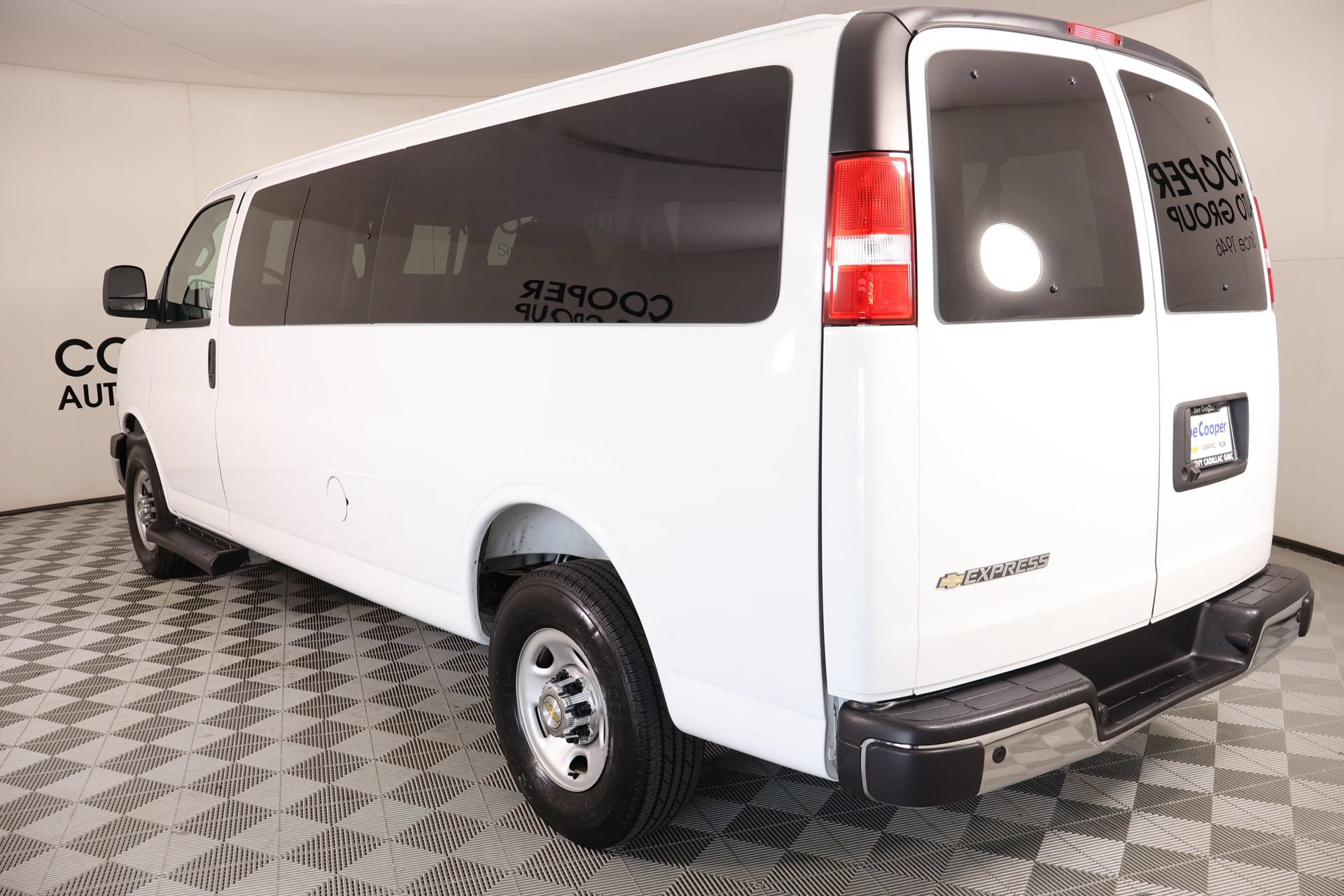 Used 2025 Chevrolet Express 3500 LT w/ LT Preferred Equipment Group RWD image 21